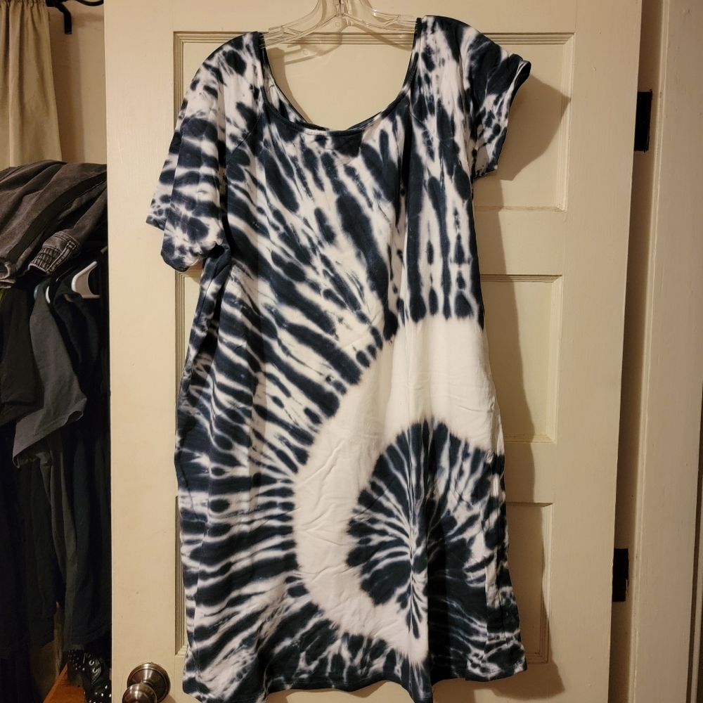 Torrid tie-dye off shoulder dress size 2